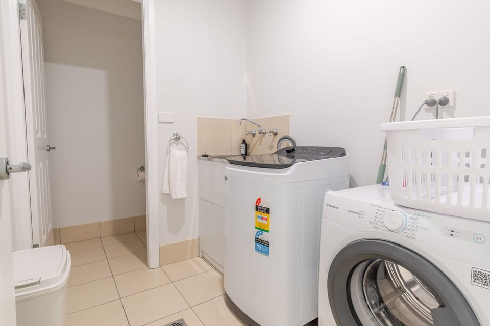 Laundry - Washing Machine + Dryer
