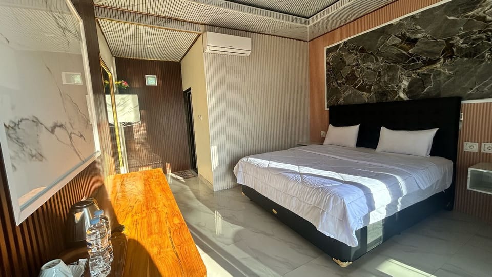 Deluxe Double Room, Beach View | WiFi (free)