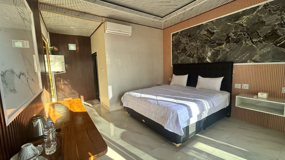 Deluxe Double Room, Beach View | WiFi (free)