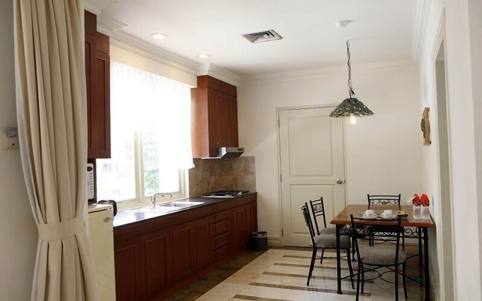 Family Suite, 2 Bedrooms | In-room dining