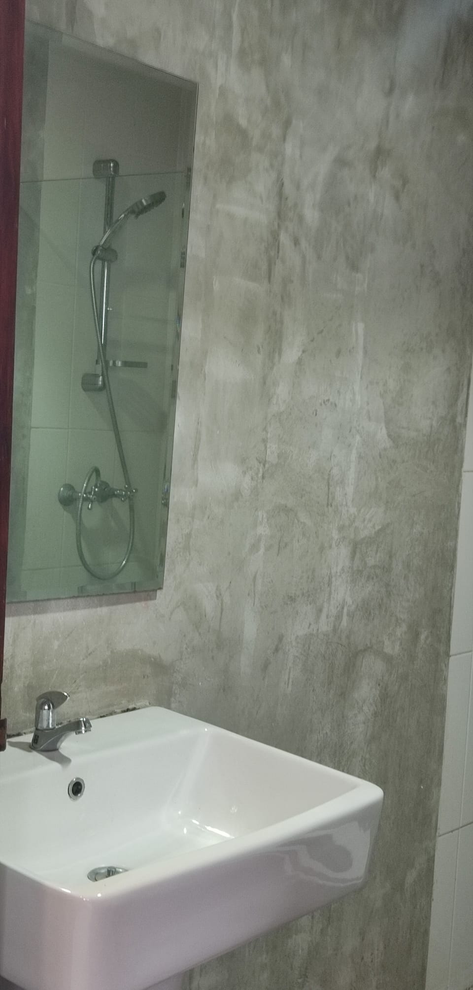 Standard Twin Room | Bathroom | Shower, free toiletries, hair dryer, towels