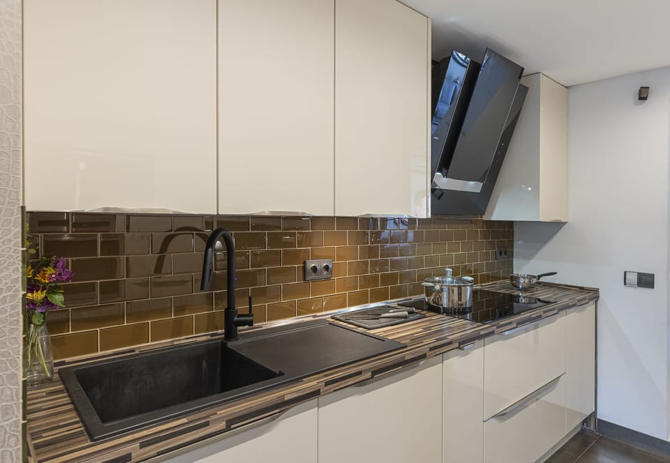 Kitchen or kitchenette