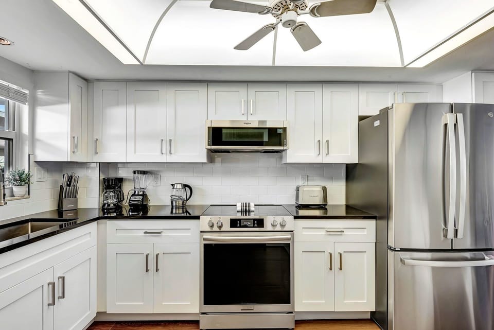 Steps to Siesta Beach – Poolside 2BR Condo (6948)