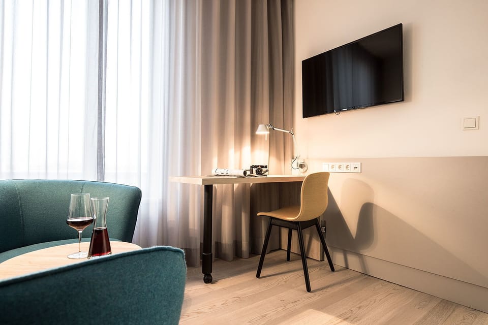 Junior Suite, 1 Bedroom | Hypo-allergenic bedding, down comforters, in-room safe, desk