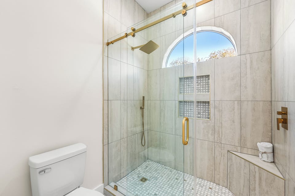 Master suite bathroom