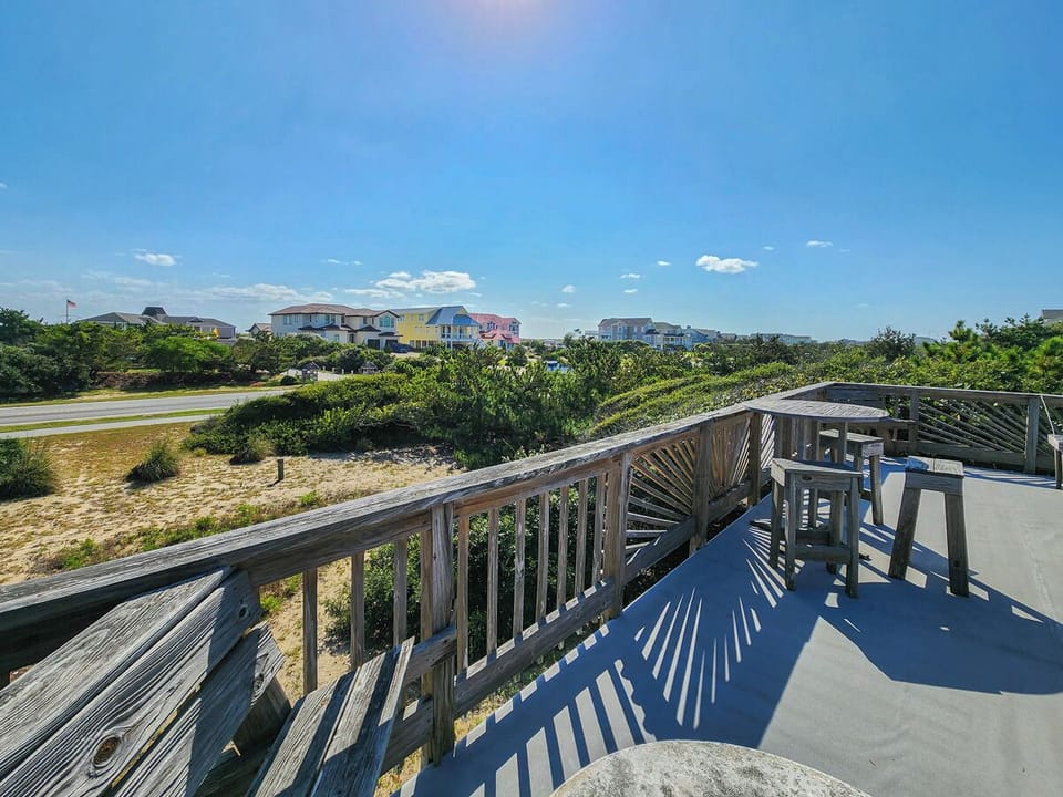 Sun Deck 2023