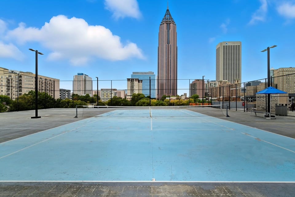 Spacious courtyard deck facing Midtown’s skyline — a peaceful outdoor escape within the community.