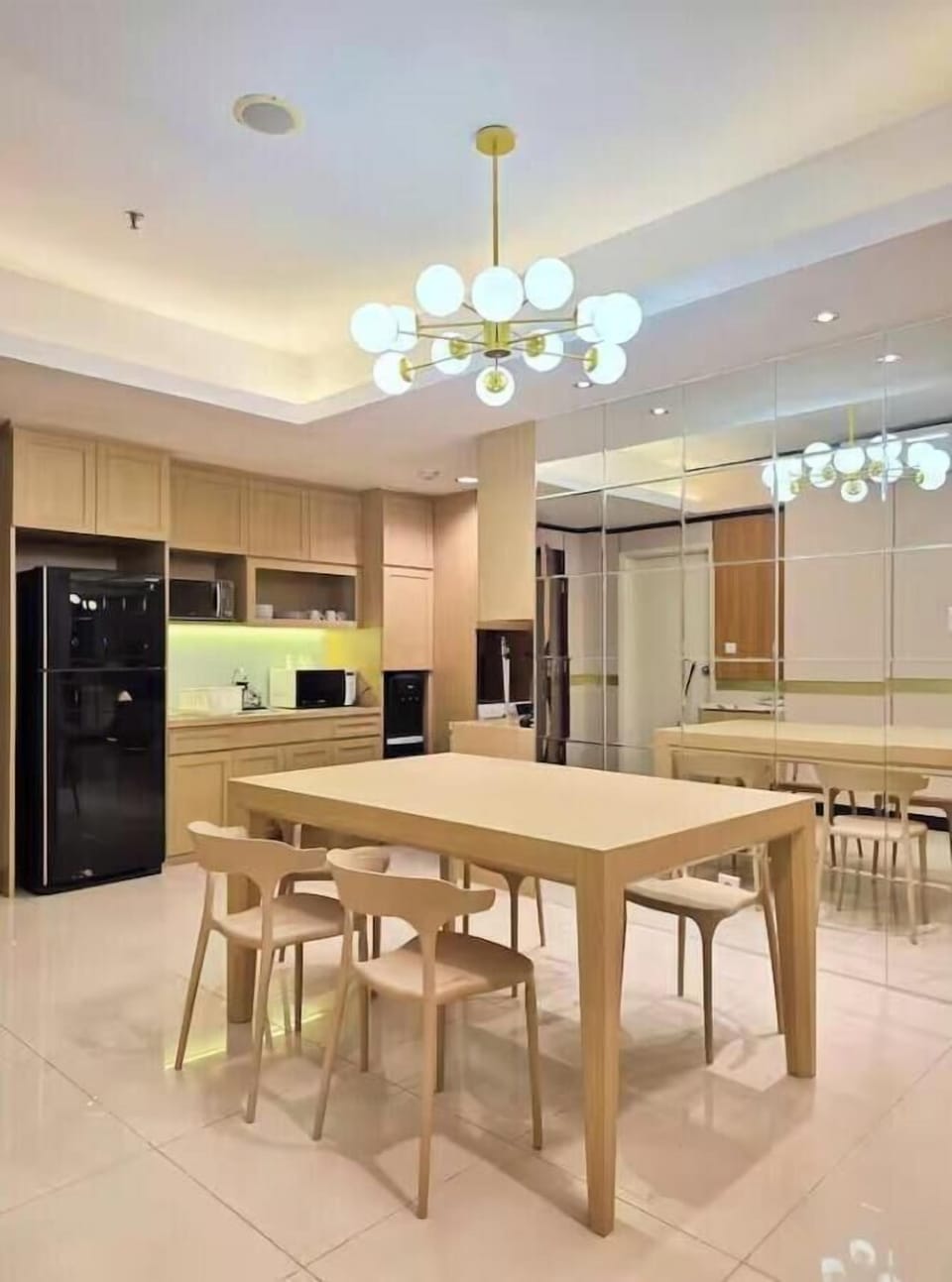 Apartment, 3 Bedrooms, City View | In-room dining