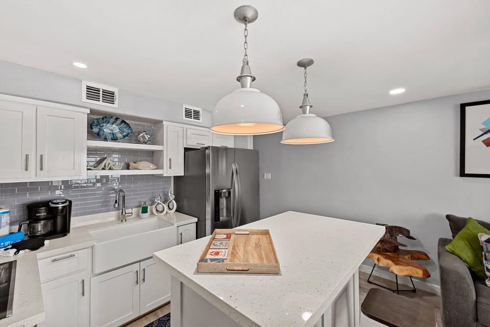 You'll have everything you need in the modern kitchen with island seating and stainless steel appliances.You'll appreciate the bright, updated kitchen with modern finishes and everything you need for easy beachside meals.