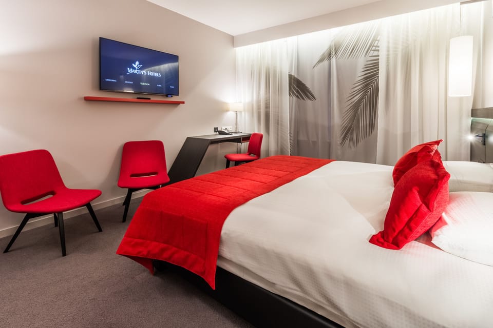 Standard Double or Twin Room | Minibar, in-room safe, desk, soundproofing