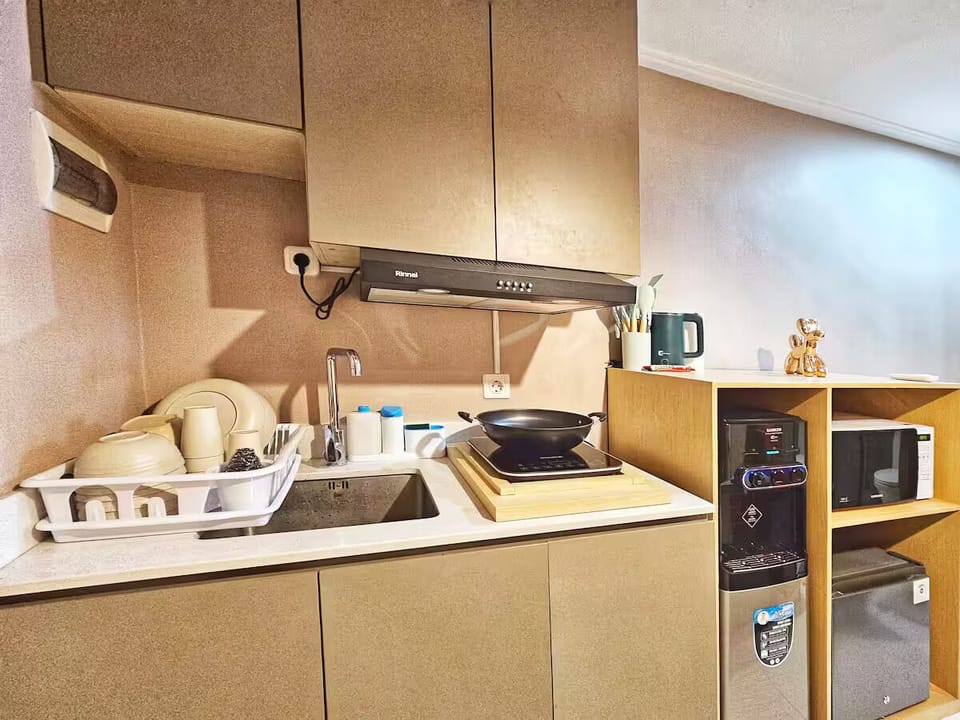 Apartment, 1 Bedroom, City View | Private kitchen | Mini-fridge, microwave, stovetop, cookware/dishes/utensils