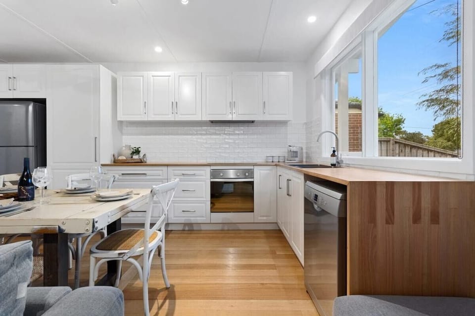 Fresh modern kitchen for easy cooking