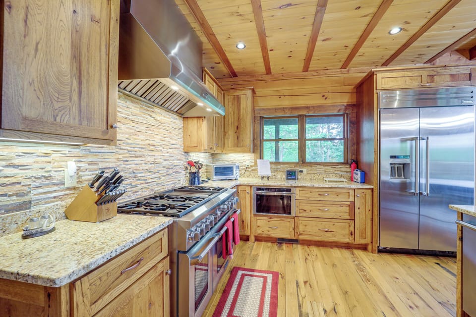 Kitchen | Main Floor
