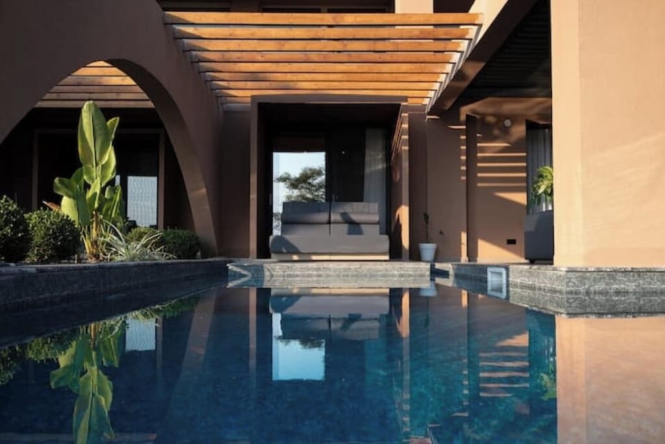 AKTIELIABeachfront-9 Bdrs, 3 Pools, Sunlit Elegance/Euphoria Complex Villa in Nikiti
