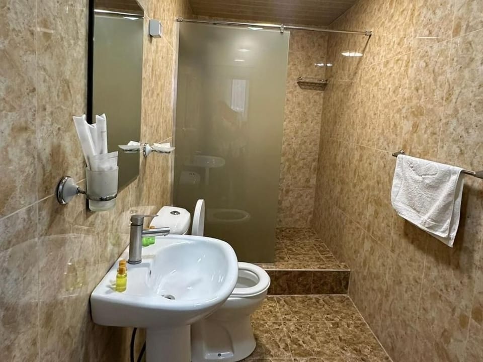 Economy Quadruple Room | Bathroom | Towels, shampoo, toilet paper