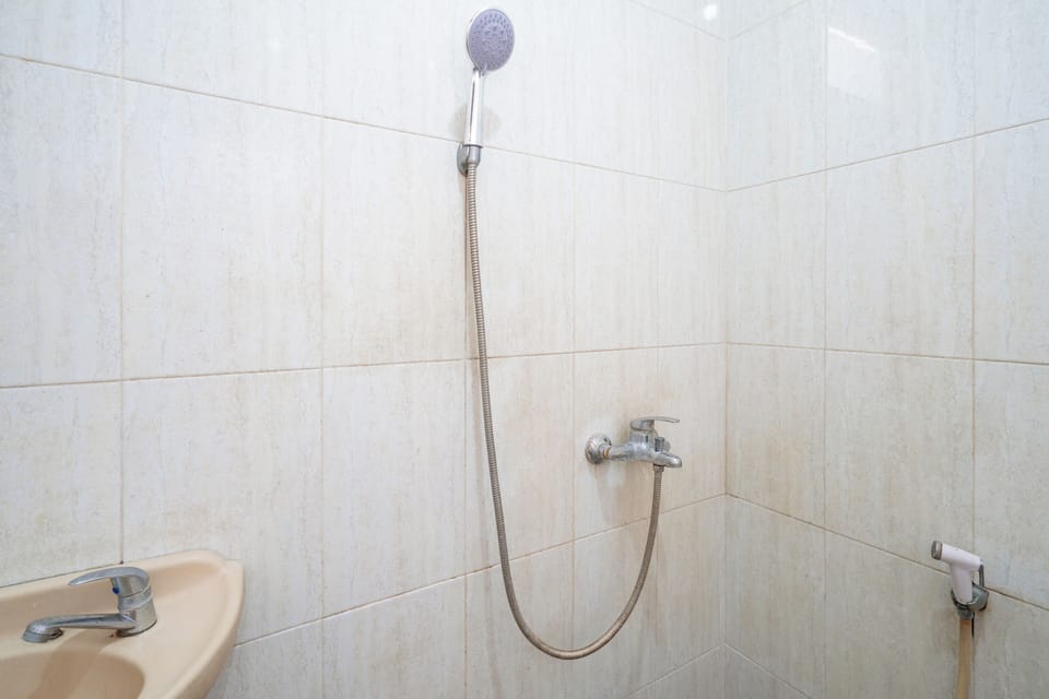 Standard Room | Bathroom shower