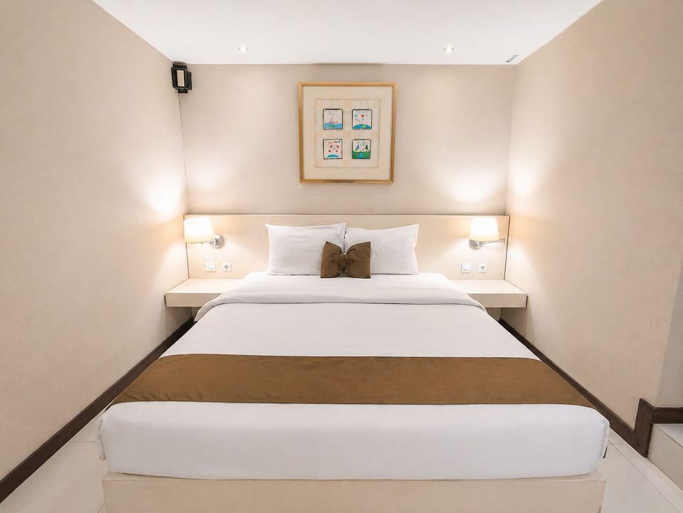 Executive Double Room | Free WiFi, bed sheets