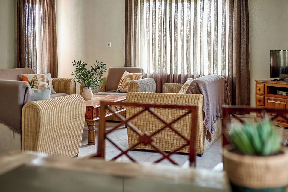 Classic Apartment, Sea View | Living area