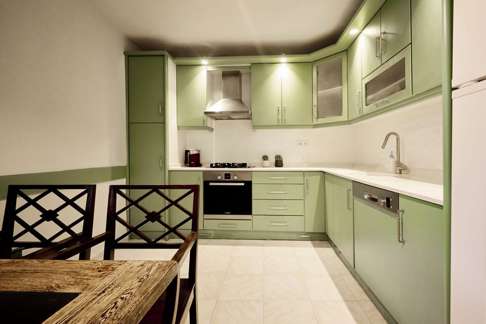 Classic Apartment, Sea View | Private kitchen