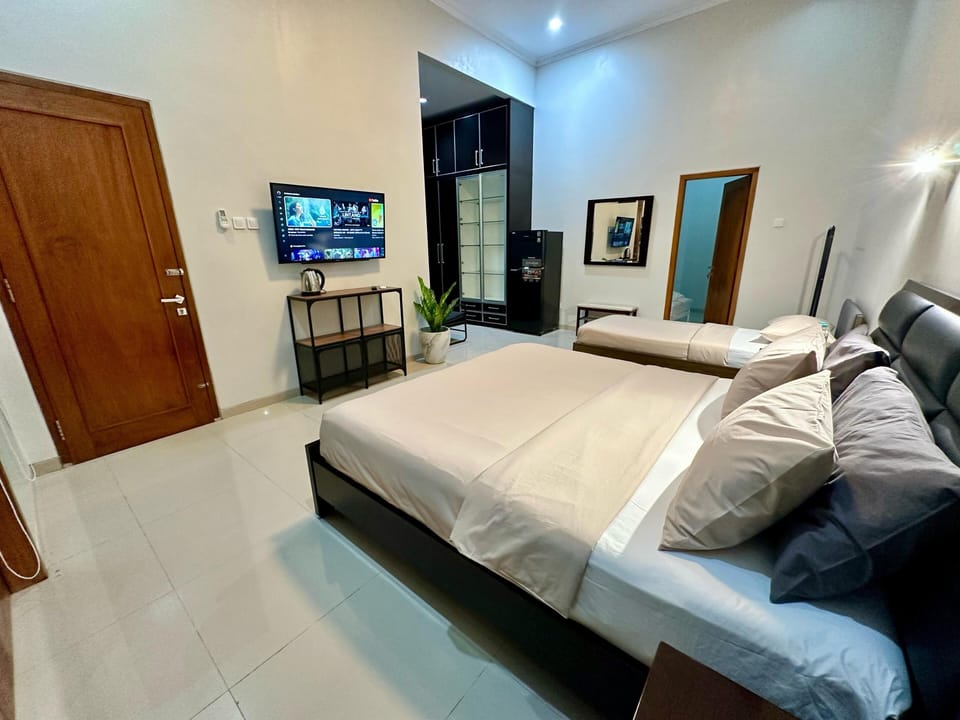 Family Quadruple Room | Free WiFi, bed sheets