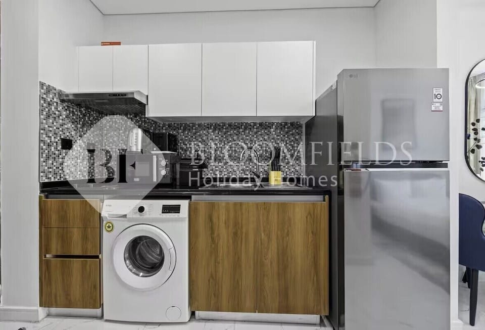 Apartment, Balcony, Pool View | Private kitchen