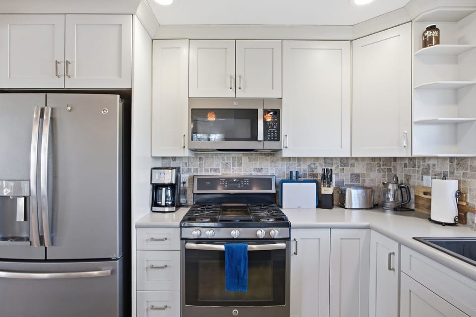 Kitchen ( Main Floor) 