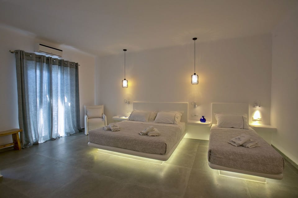 Deluxe Triple Room | Minibar, iron/ironing board, free cribs/infant beds, free WiFi