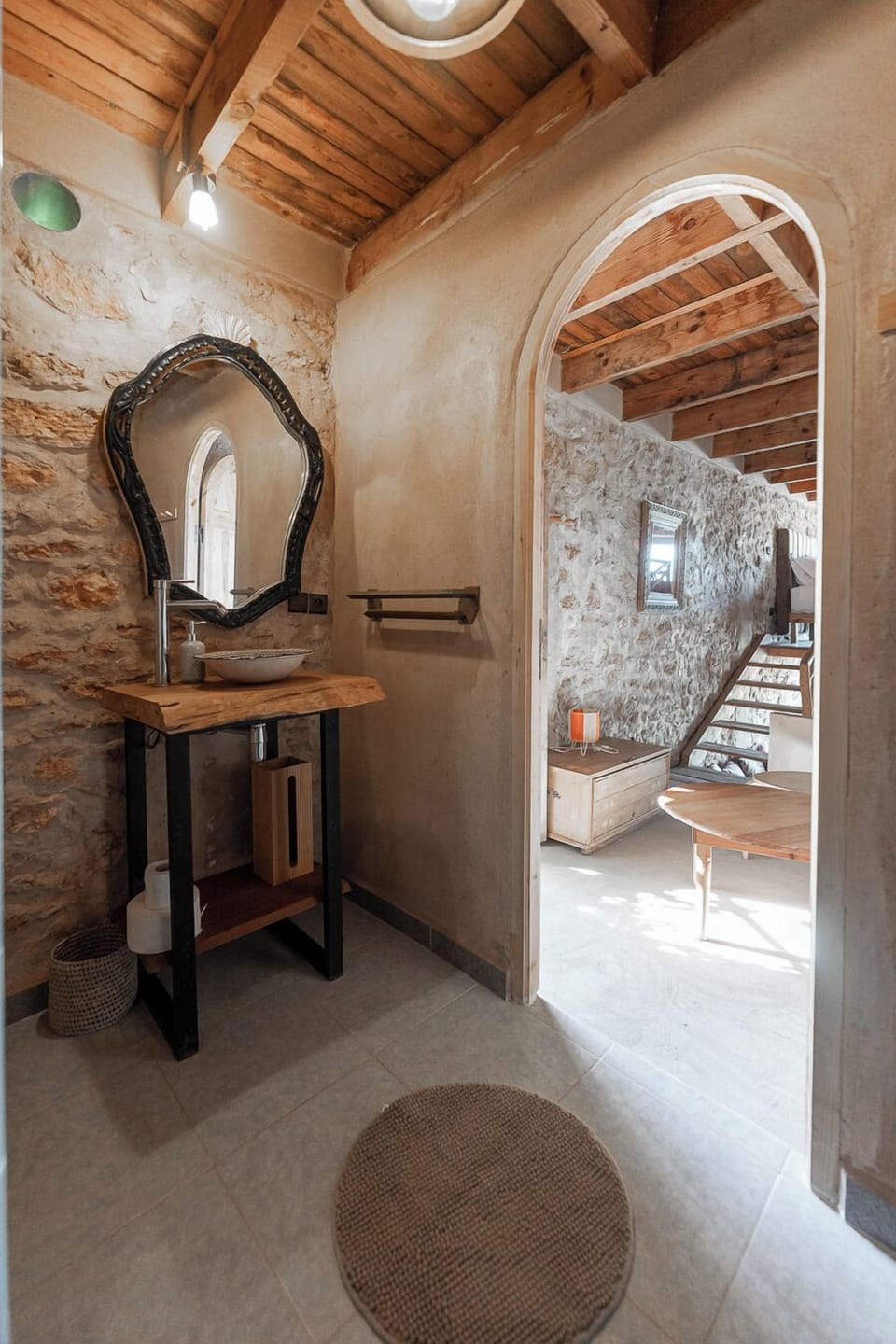 Classic Room, 1 Double Bed, Non Smoking, Sea Facing | Bathroom | Shower, free toiletries, hair dryer, towels