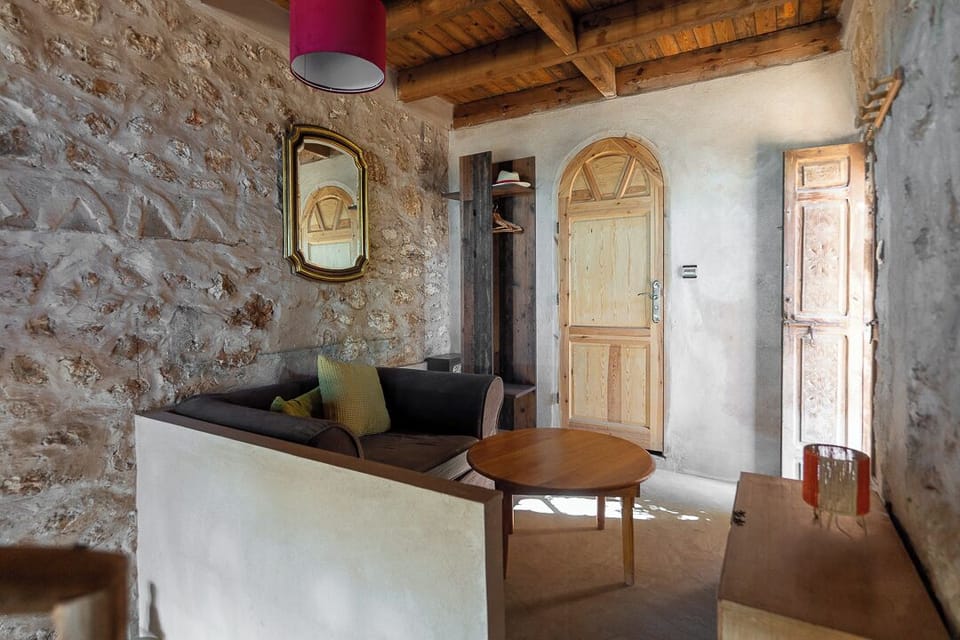 Classic Room, 1 Double Bed, Non Smoking, Sea Facing | In-room safe, individually decorated, individually furnished