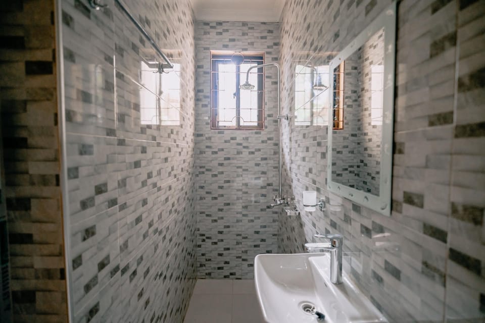 Comfort House | Bathroom | Shower, free toiletries, towels, soap