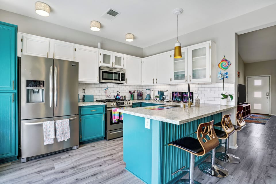 Bright modern kitchen with quartz island & stainless appliances
