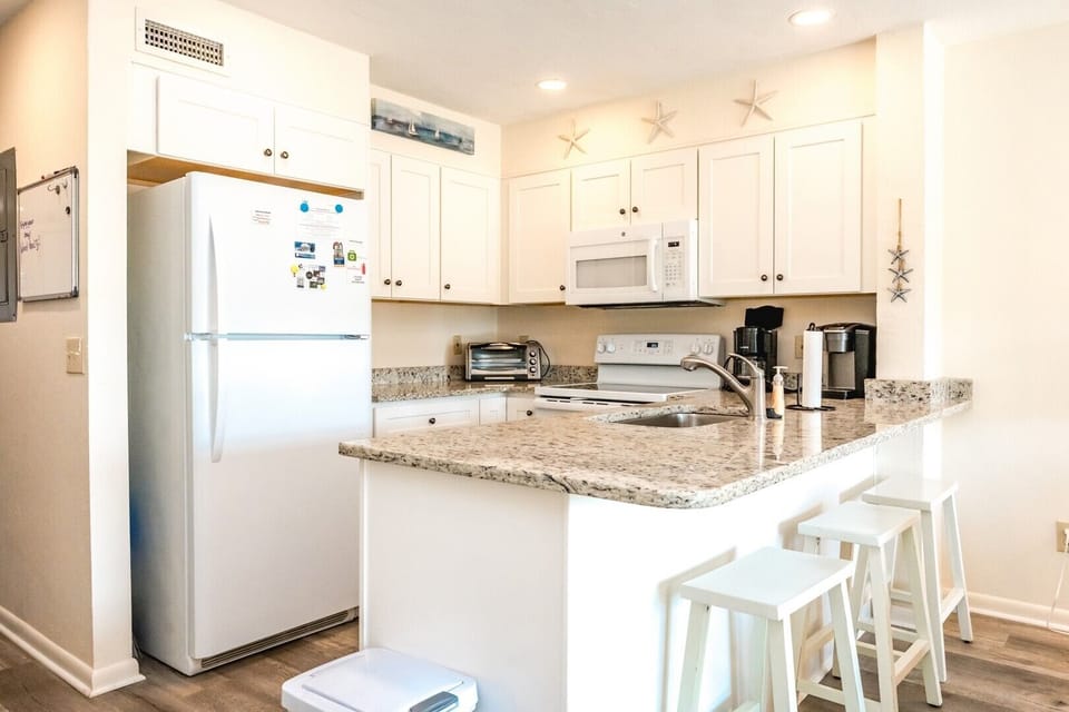 Kitchen with Eat-In Seating