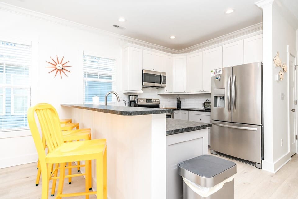 Kitchen with Eat-In Seating
