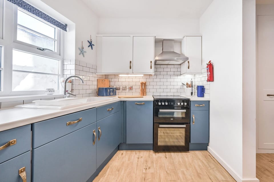 Dishwasher, cookware/dishes/utensils