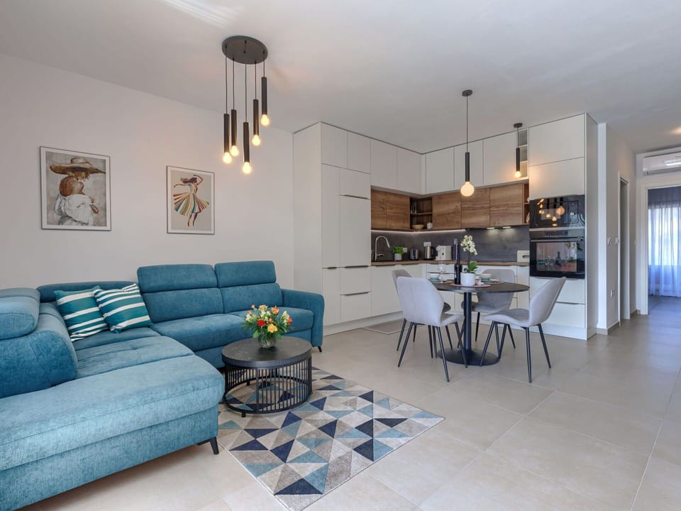 Furniture, Interior Design, Flooring, Wood, Floor, Ceiling, Room, Living Room, Chair, Couch