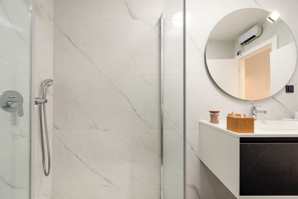 Basic House, Partial Sea View | Bathroom | Shower, hair dryer, towels