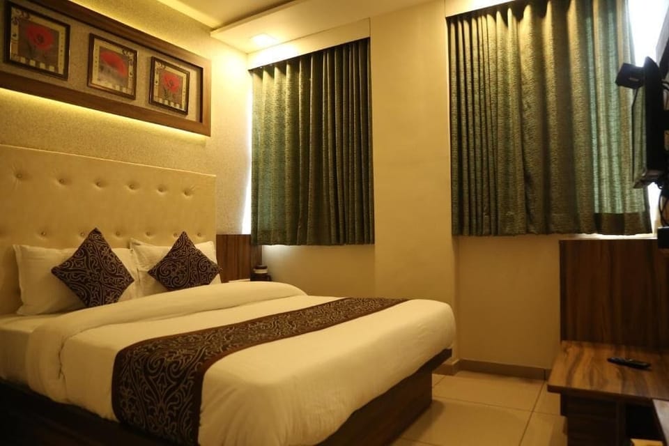 Deluxe Double Room, City View | Soundproofing, free WiFi