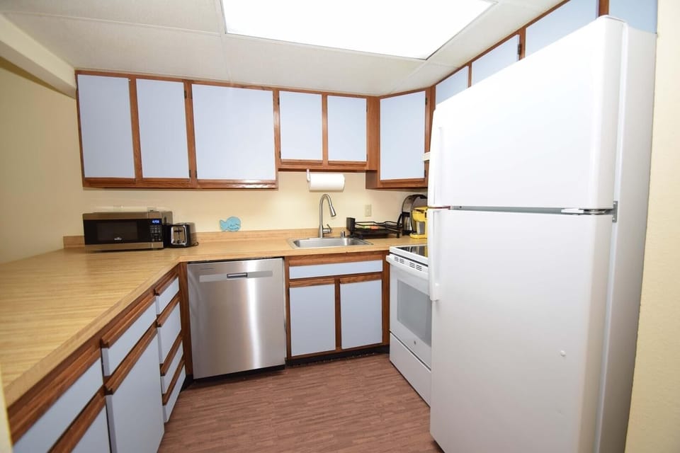 Condo, 2 Bedrooms | Private kitchen | Coffee/tea maker, fridge, toaster