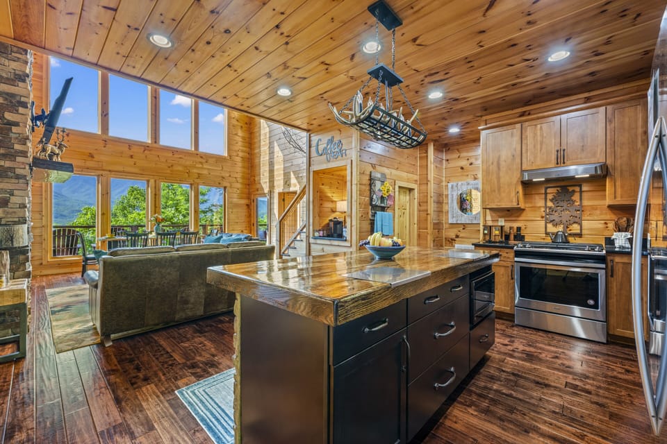 Cabin, 3 Bedrooms | Private kitchen | Fridge, oven, coffee/tea maker, toaster