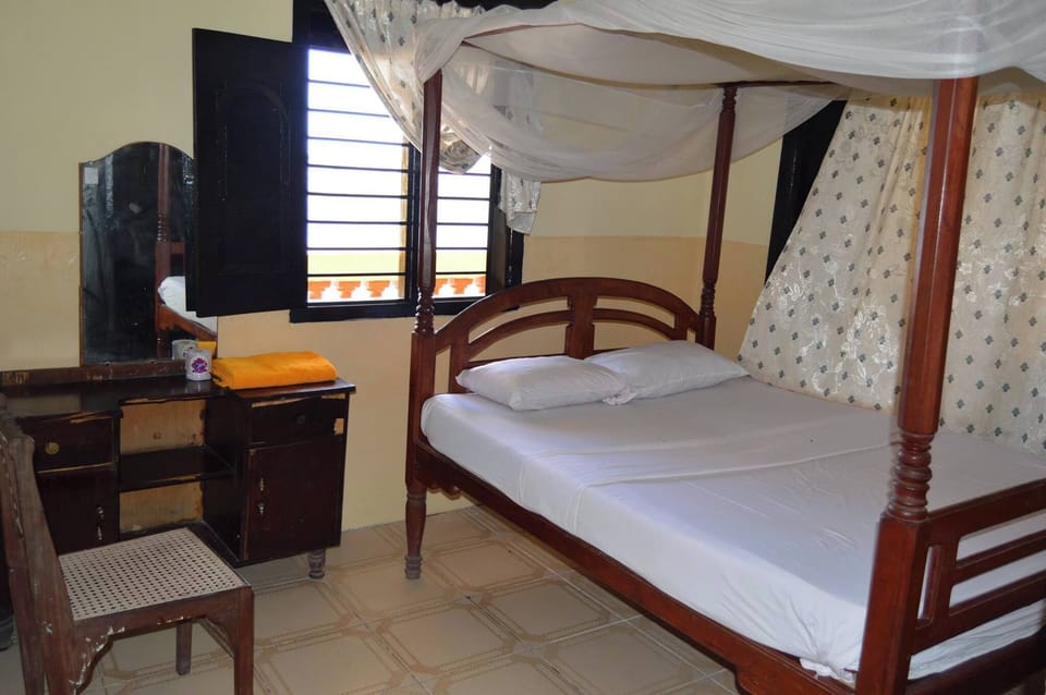 Standard Single Room | Free WiFi, bed sheets