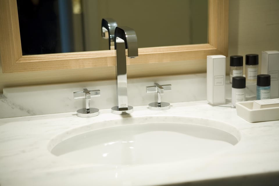 Bathroom sink