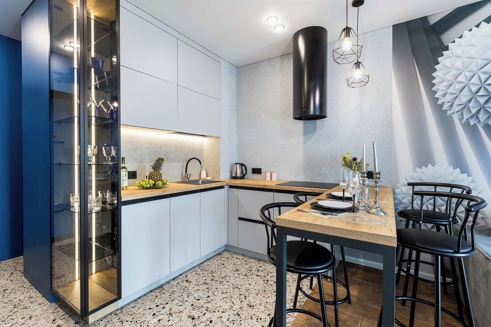 Classic Apartment, Balcony, Courtyard View | Private kitchen | Electric kettle