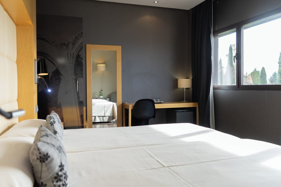 Standard Twin Room | Premium bedding, minibar, in-room safe, desk