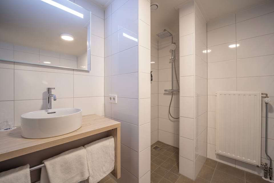 Refresh under the rain shower with bright, spotless comfort.