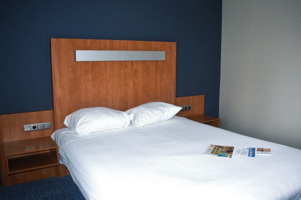 Unit with one Queen bed