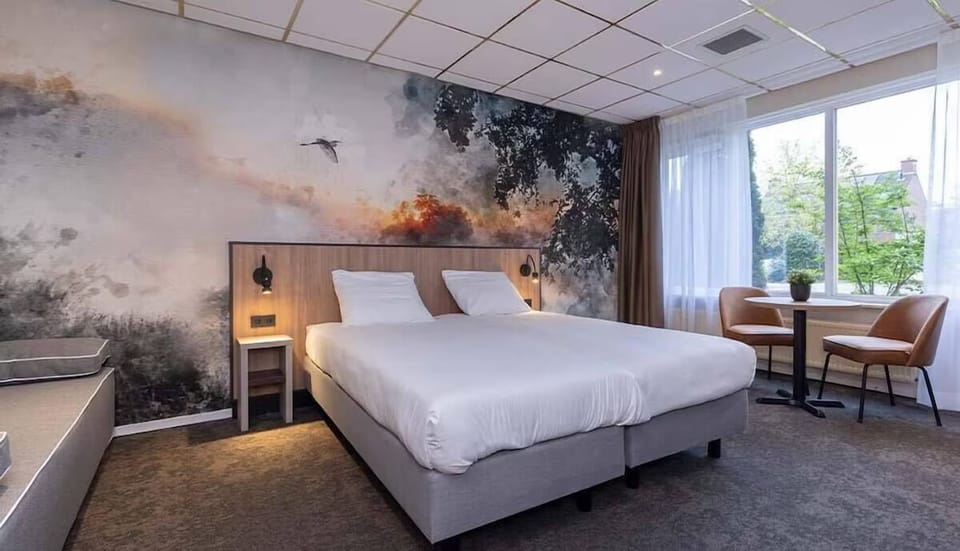 Unit with 2 Twin beds and 1 sofa bed. Exact unit will be assigned upon arrival. Views, colors, and decor may vary.