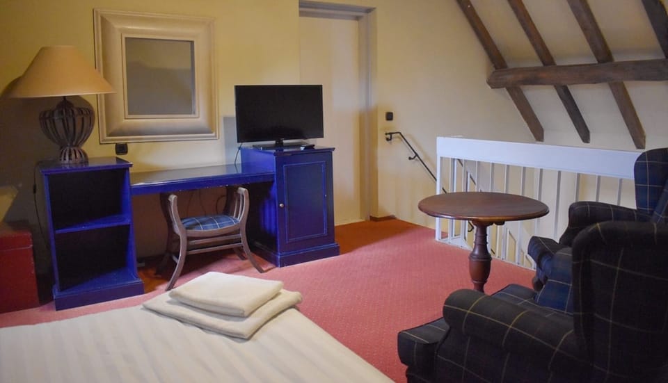 In-room Amenities. Exact unit will be assigned upon arrival. Views, colors, and decor may vary.