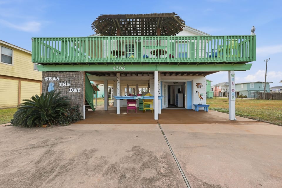 Chair, Outdoors, Shelter, Desk, House
