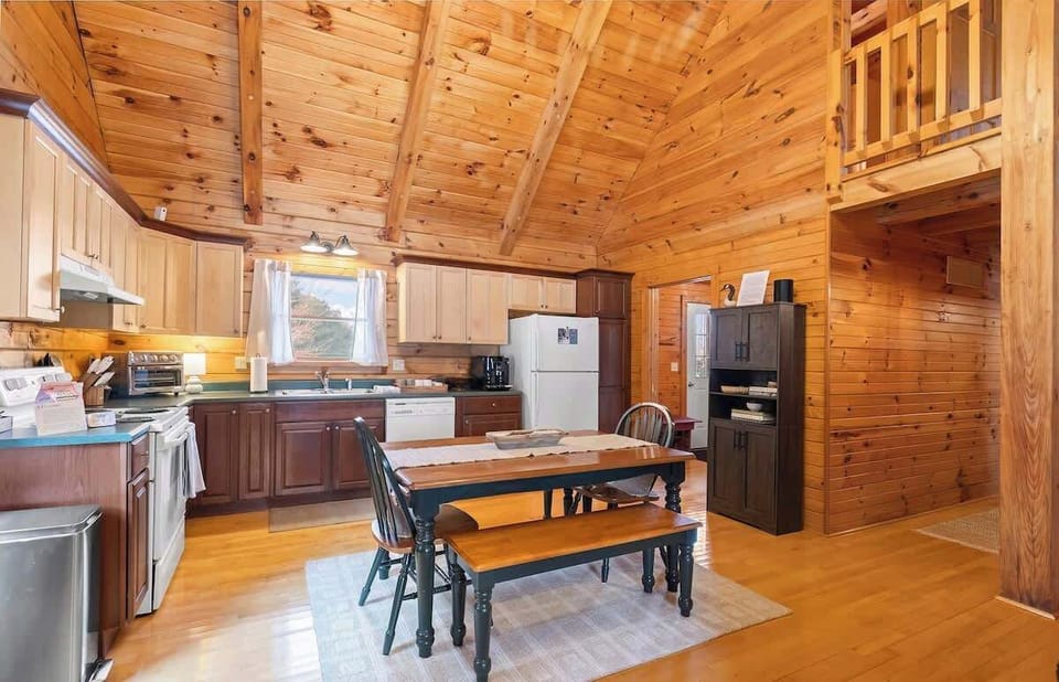 Doesn't this kitchen remind you of Grandma's place?