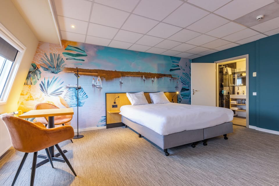 Refresh easily with an en-suite just steps from bed.